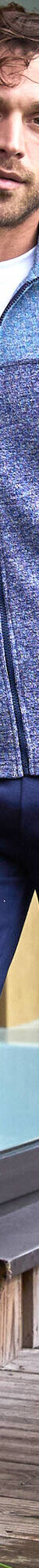 Pantalon loisirs molleton, bas resserrés (marine) Pantalon loisirs molleton, bas resserrés (marine)